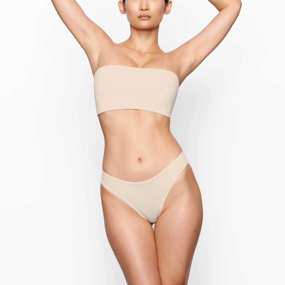 SKIMS Fits Everybody Bandeau in Sand